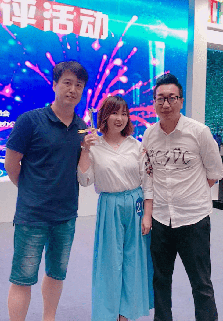 电波兄妹的硬实力按这个逻辑来讲,"电波兄妹"这个湖北成团最早的主持
