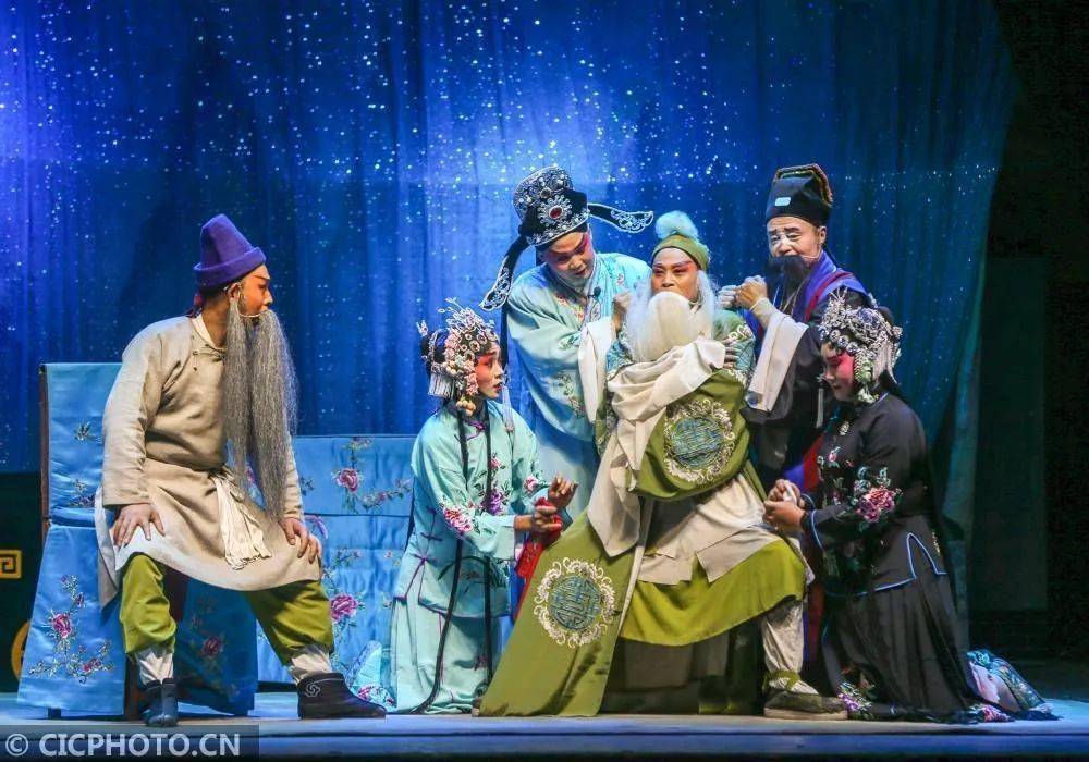 日前,山西省运城市稷山县蒲剧团来到稷山县太阳乡开展文化扶贫送戏