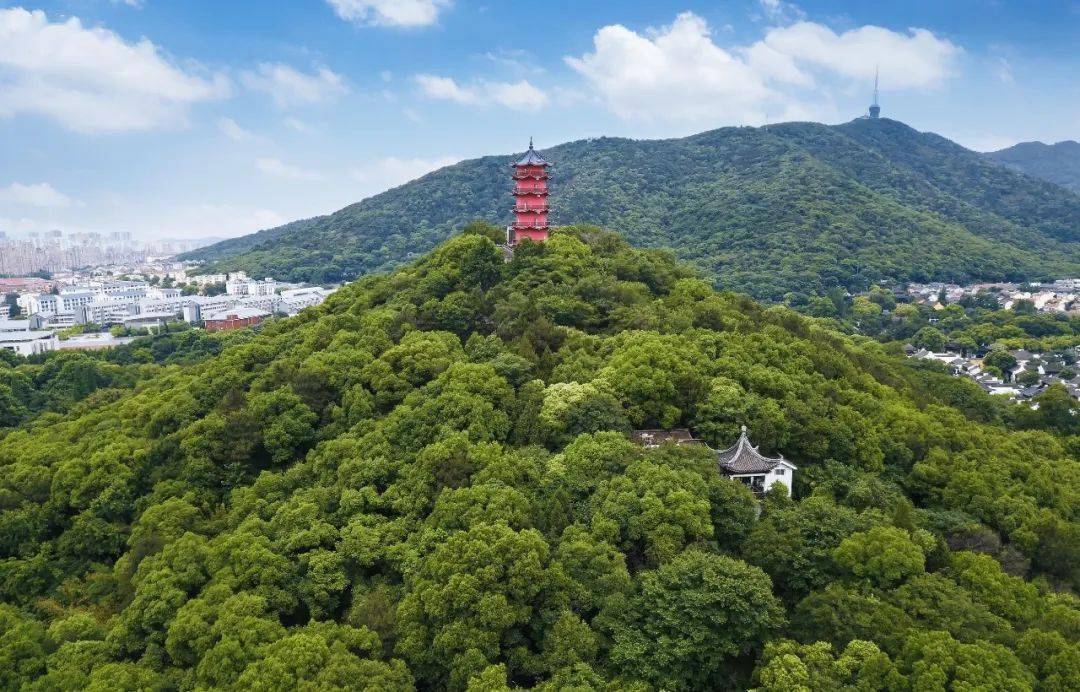甚至吴国政权早期的活动范围,也集中在太湖北岸的无锡一带,这里的地势