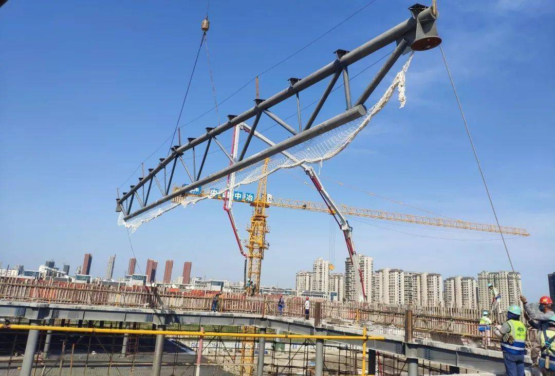 华东公司 | 盐龙体育公园场馆第一榀屋架顺利吊装_全过程