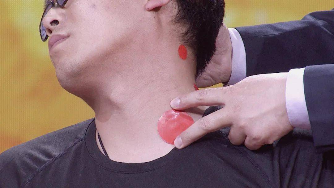 【手法重点】需要绕着筋结做轻微地揉动,但又要伴