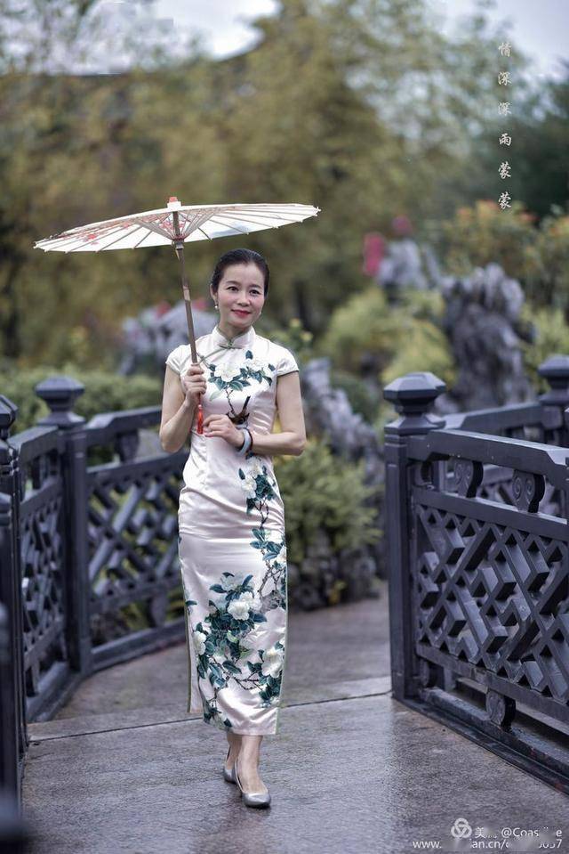 旗袍人像庭院深深