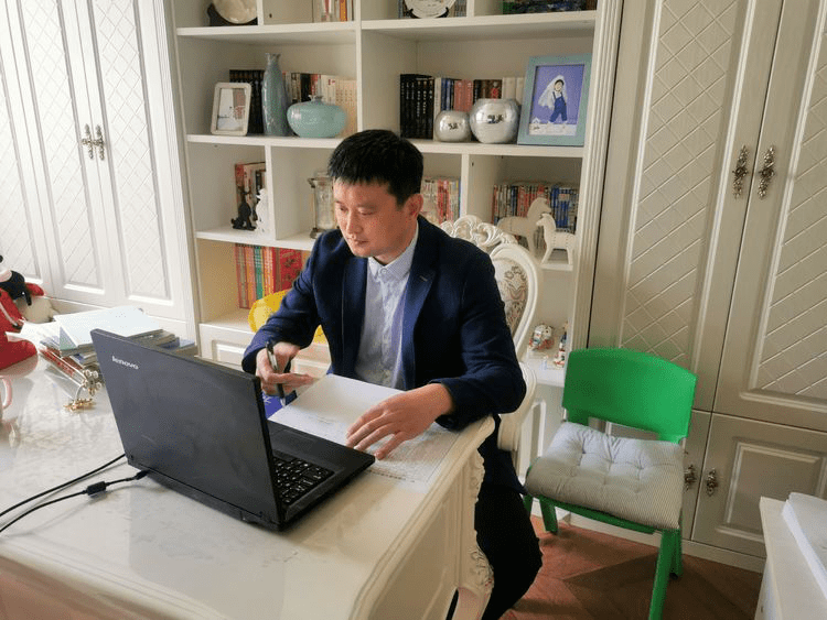 云端誓师——大庆一中初中部初二年级进行学业水平测试誓师大会_赵守