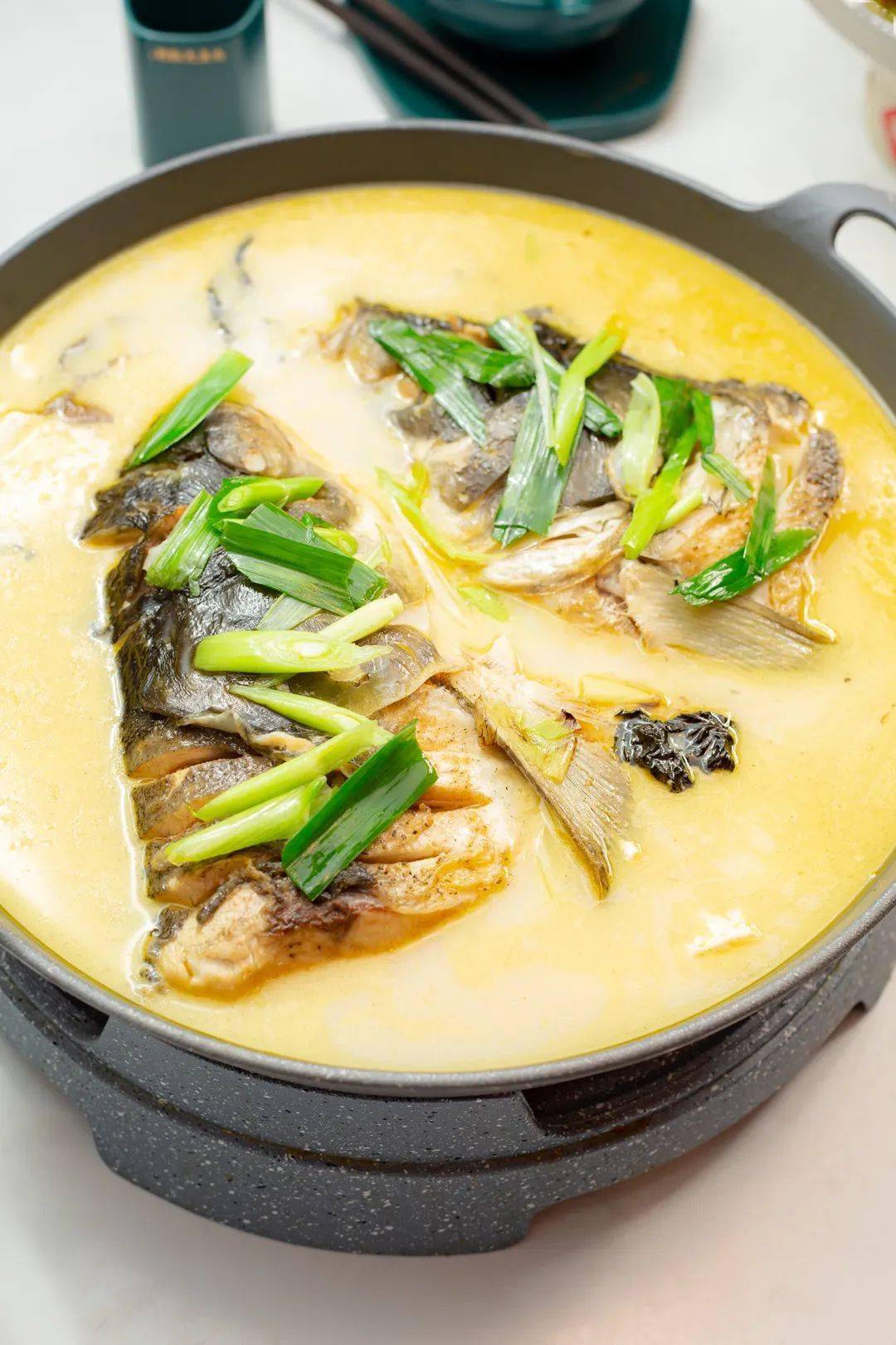 这口汤鲜上加鲜// 紫苏黄汤大鱼头 ////给我来十碗米饭!