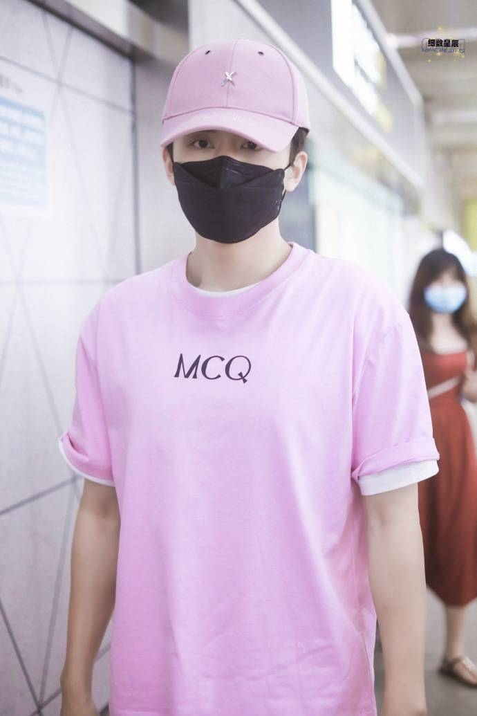 补档杀青后的张新成机场秀 不是橙子哥哥是粉嫩的水蜜桃