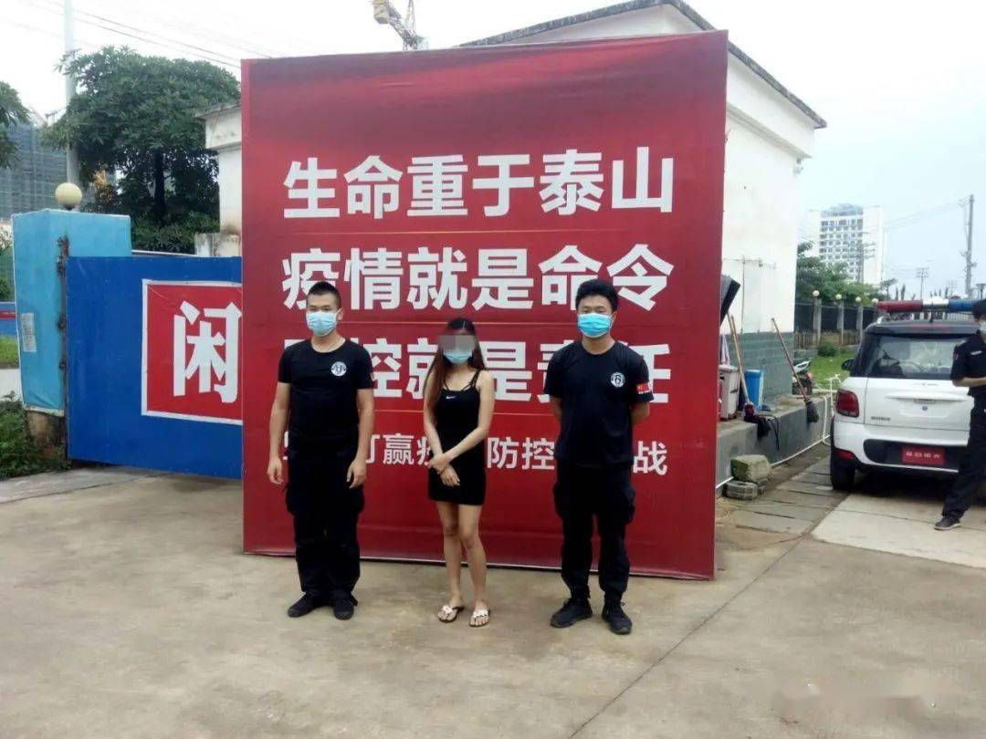 将卖淫女拉到客户入住的酒店,卖淫女每次交易所得,一半上交给老板