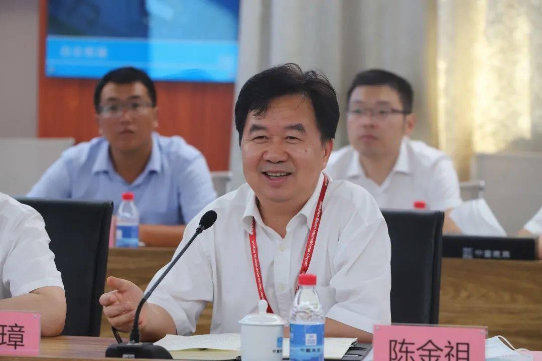 陈金祖代表项目业主单位向深圳机场卫星厅参建各方表示感谢,并就项目