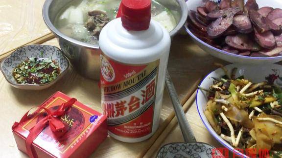 湛江人到贵州人家里做客吃山珍喝茅台大饱口福
