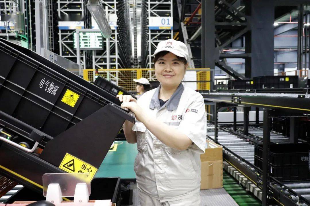 基层采风②02欧阳琴甘做不停转动的小陀螺