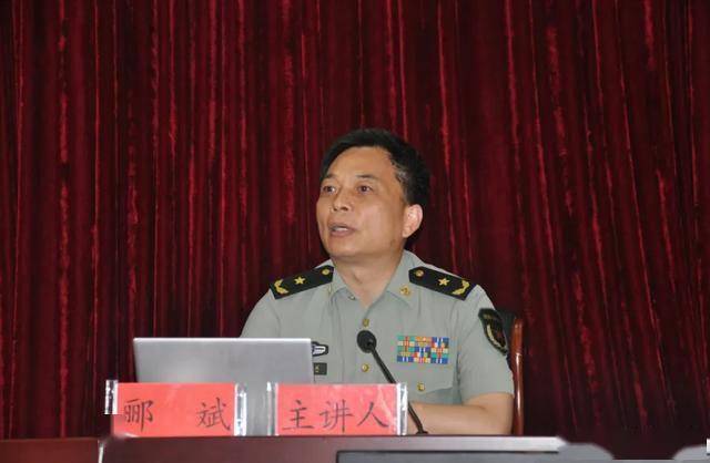 四川省军区副司令员郦斌来蒲作专题学习辅导