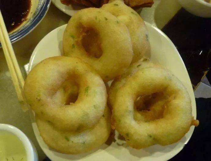 穿眼粑粑将辣味留在口唇让你欲罢不能丝丝入味紧致的 泛着辣子的鸭肉