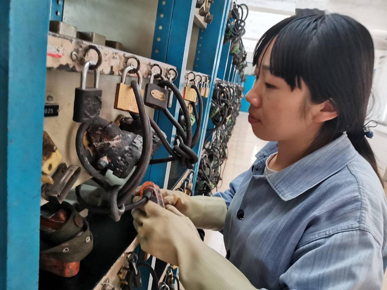 煤矿女职工彭英:呵护矿工"眼睛"的天使