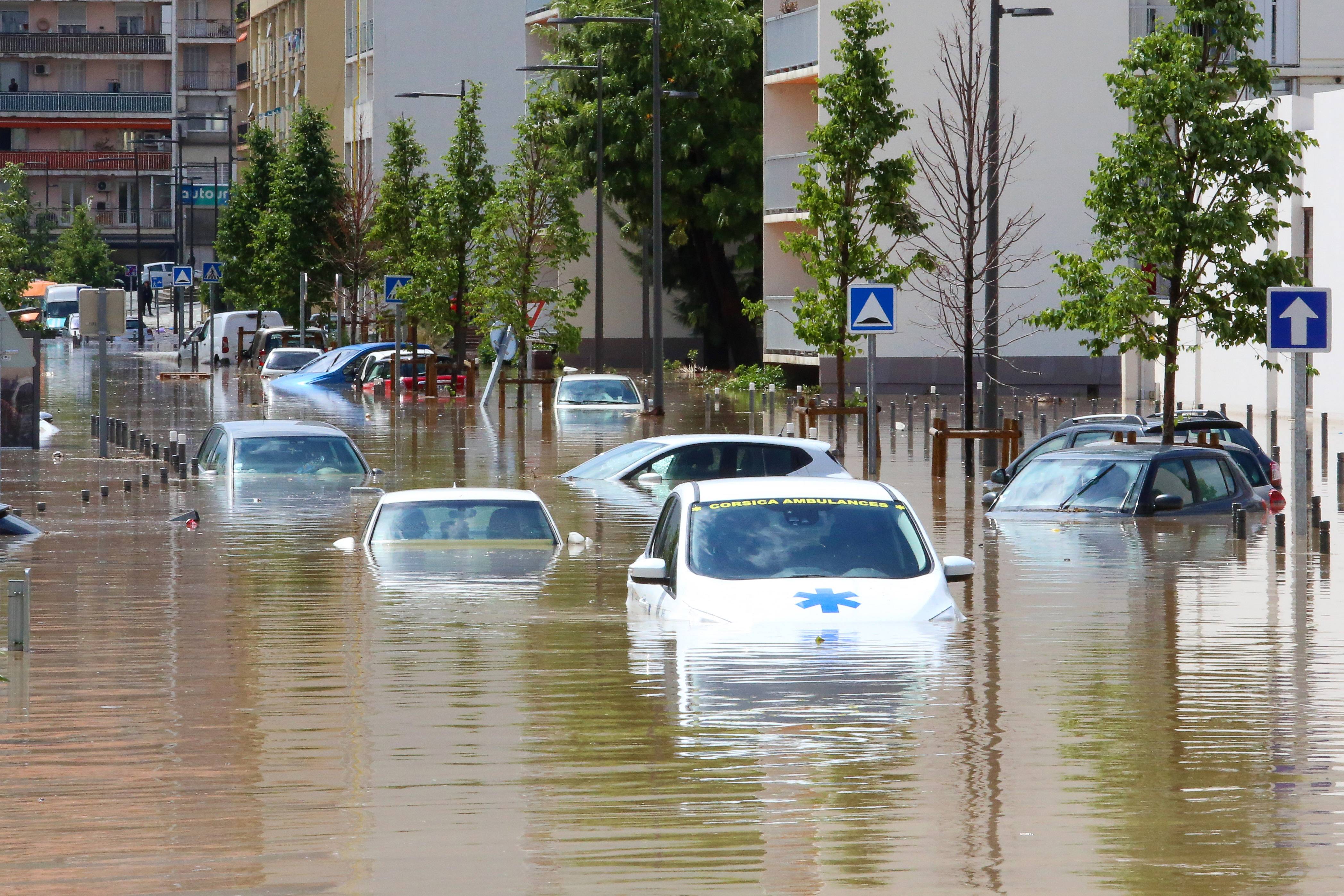 法國阿雅克肖遭遇強降雨和洪災_洪水