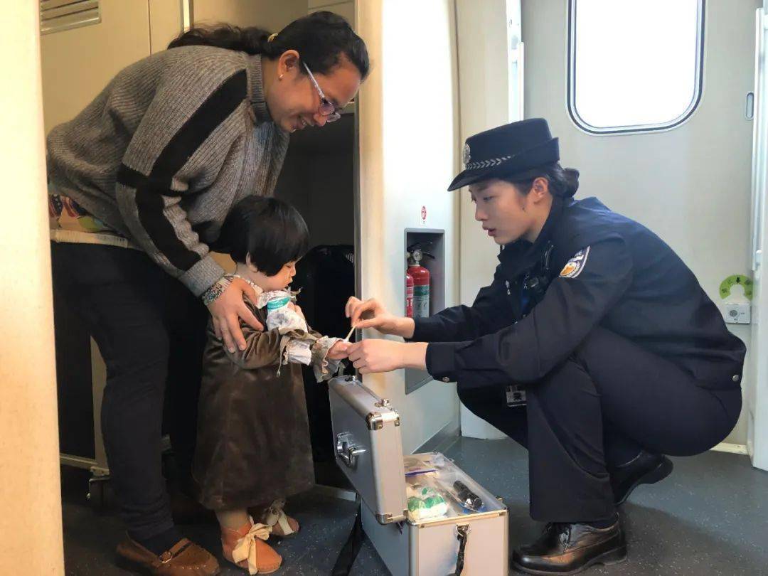 【巾帼文明岗风采】福港高铁女子乘警队:高铁上的靓丽警色