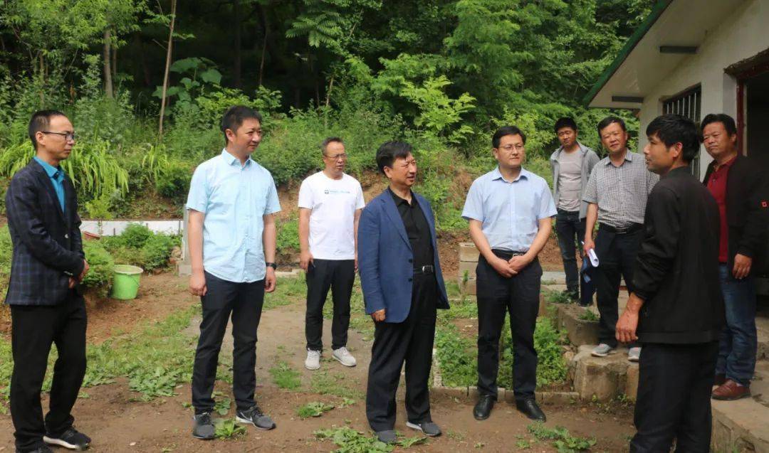 徽县伏镇快讯王强到伏家镇检查指导脱贫攻坚产业发展等当前重点工作