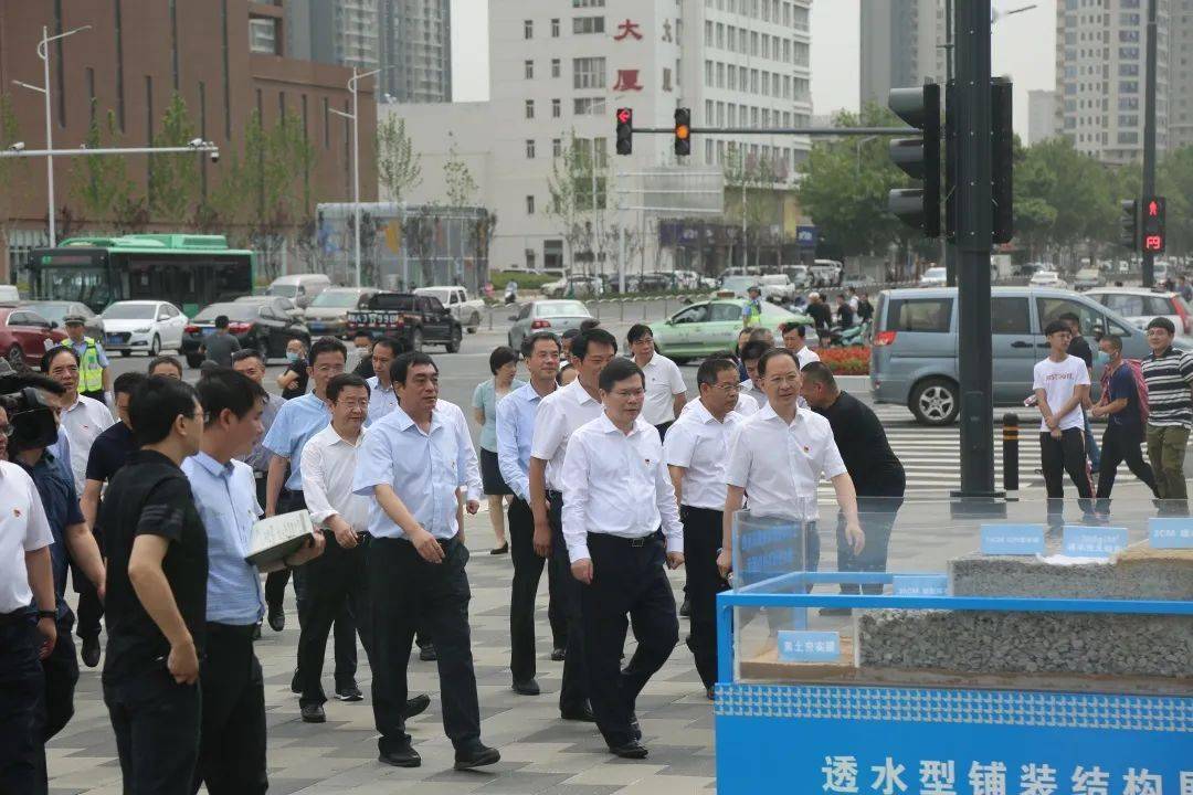 常务副市长邓英文一行赴巩义市西城区初级中学项目检