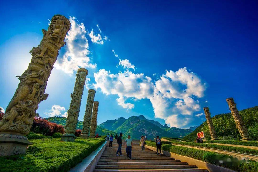 泰山天地广场诗刻解读