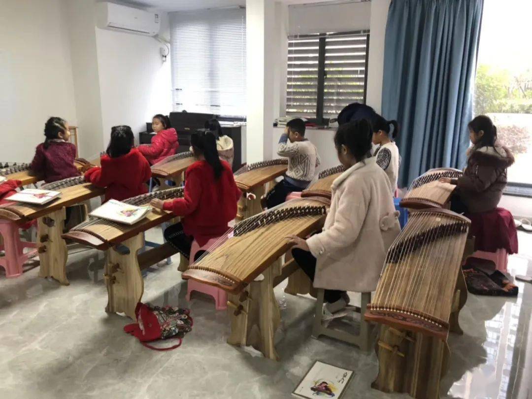 能够很好的提升自己的气质哦专业的老师教学,古筝之路何时起航都不