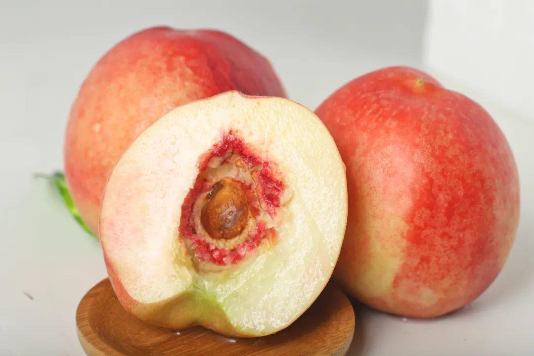 外脆内水的香桃咔嚓一口满嘴脆甜比水蜜桃还多汁