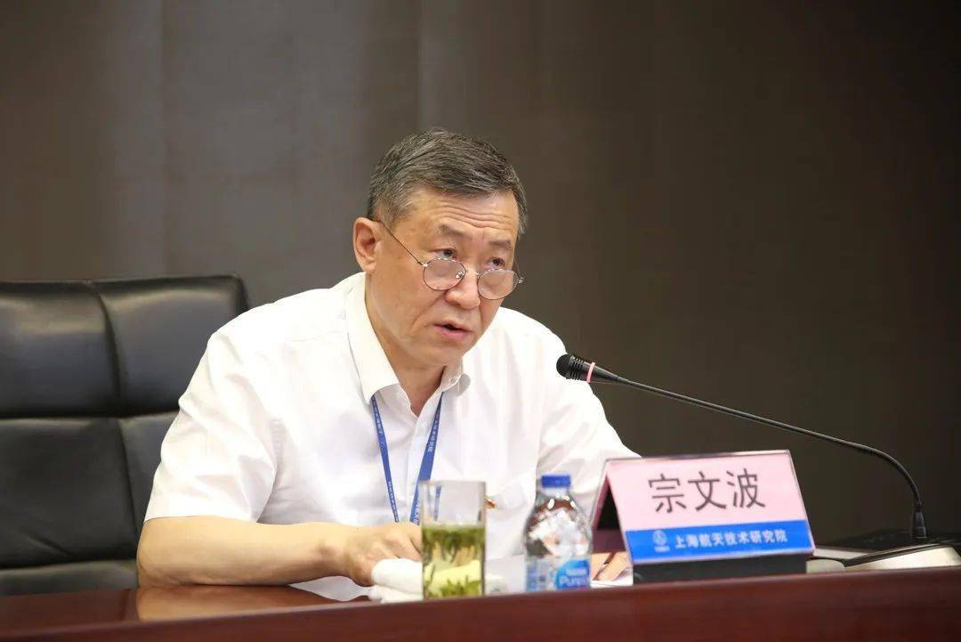 八院召开党委中心组学习扩大会