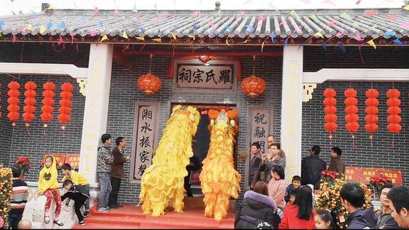 广西罗氏宗祠进香火大吉,四面八方前来祝贺,现场十分热闹