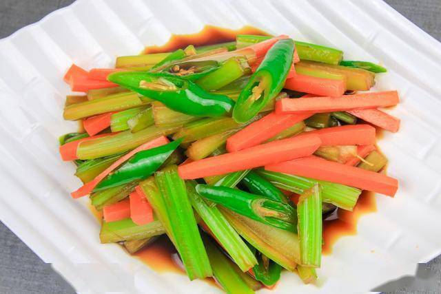 腌芹菜的家常做法,简单易学,口感清脆又爽口