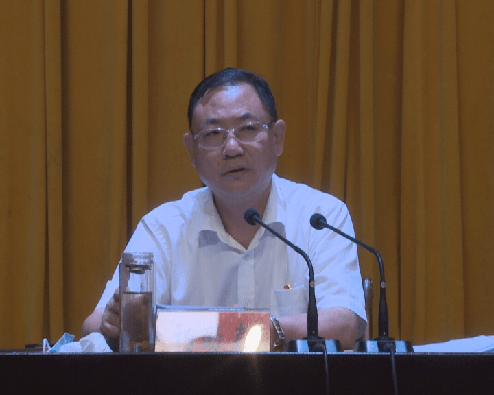 会议由县委副书记,县长赵莉主持,县委副书记石小琳宣读孟津县创建全国