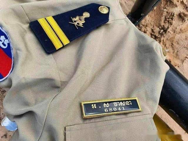 警察吸毒后扔掉警服西港警方已遭开除