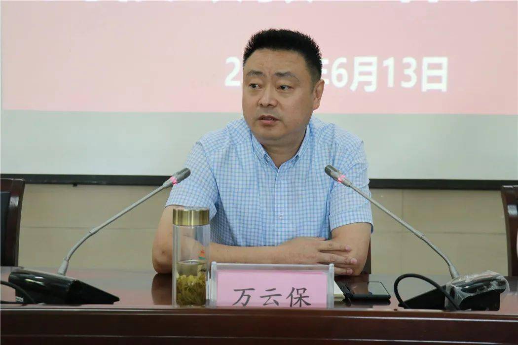 高中部政教处主任万振华分别结合本学部的政教实际情况做了心得分享