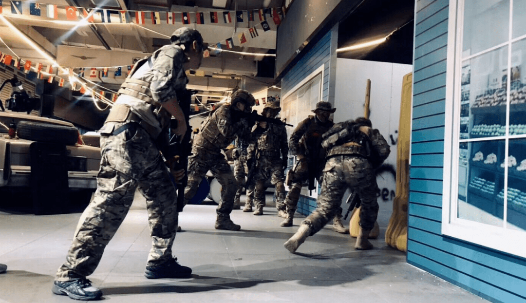 燃!燃!藏在地下室的超大型『真人cs枪战』单人票仅19.9元!