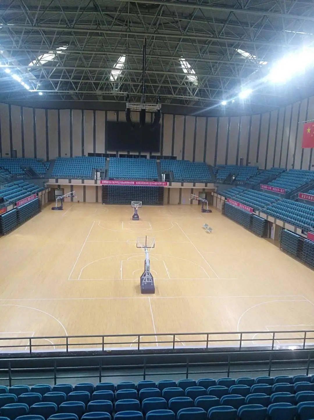荆州文化体育中心篮球馆内场对外开放