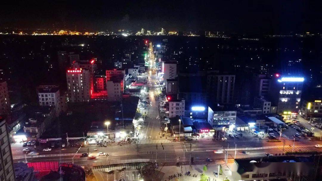 东简安置小区图/东海岛同城网当夜幕降临,华灯初上东简镇在夜色的笼罩