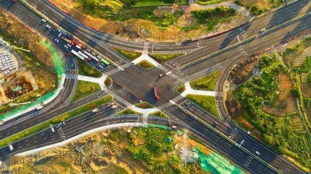 7公里,宽37米,分平交口改造工程及22号南侧道路两大项目实施,总投资达