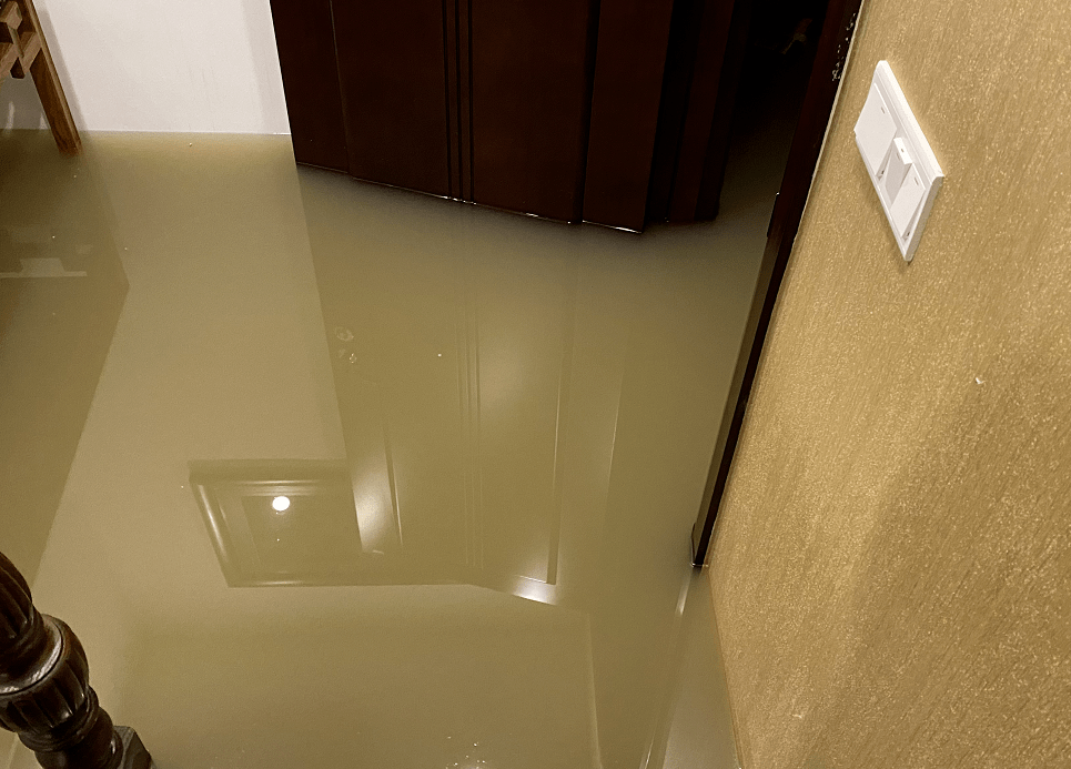 太心塞一场大雨贵阳10多户业主家中被淹损失上百万