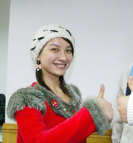 吴昕14年前刚出道旧照,和海涛同框气质差好多,额头上全是痘痘