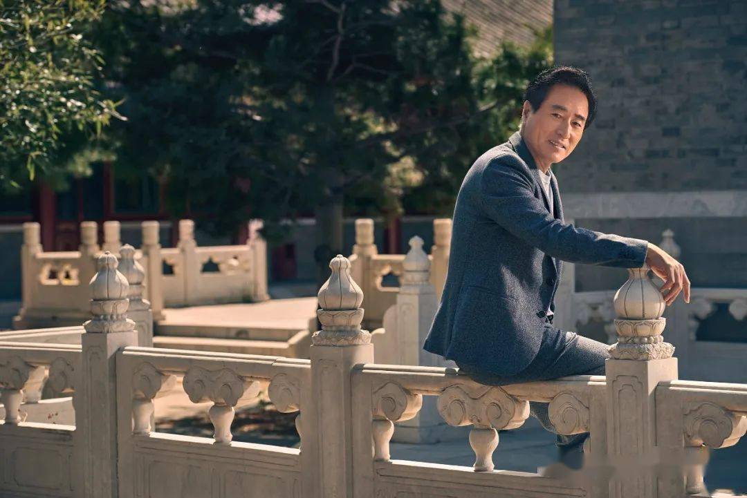 1991年我参演电视剧《半边楼》,扮演的角色是一个生物化学系的老师.