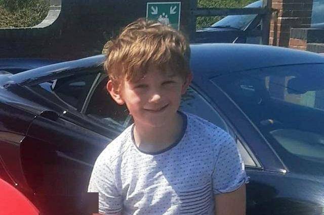 随妈妈索菲·霍尔(sophie hall)和她的伴侣亚历克斯·康迪特(alex