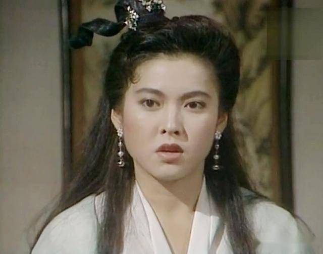 感情困扰,便决定做一些事让她们死心,于是他谎称跟沙艳红早已暗度陈仓