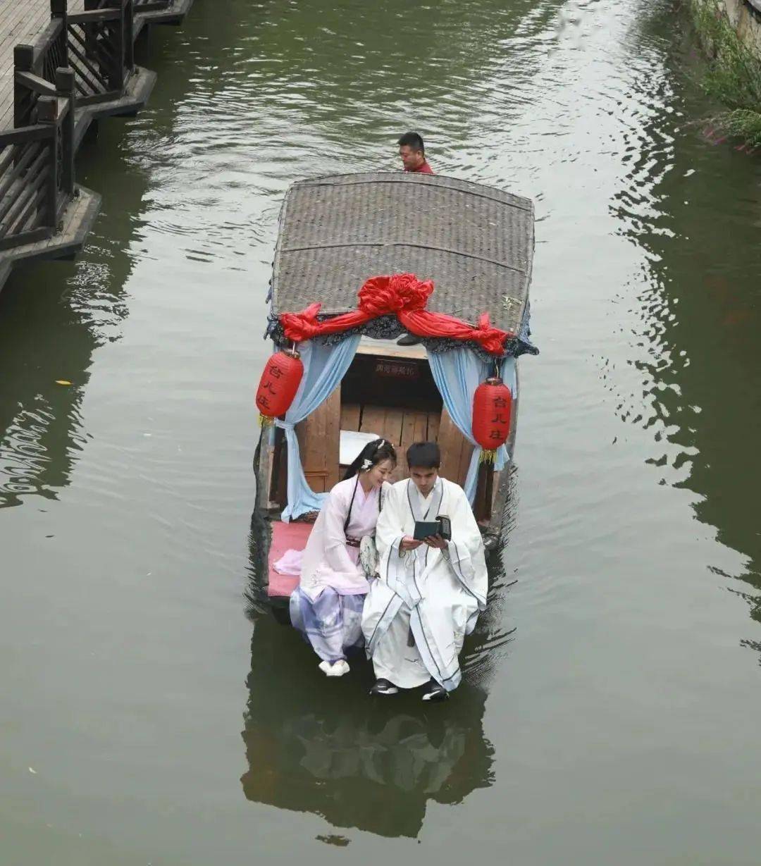 永浴爱河号上线啦在台儿庄古城摇着小船驶往幸福的彼岸