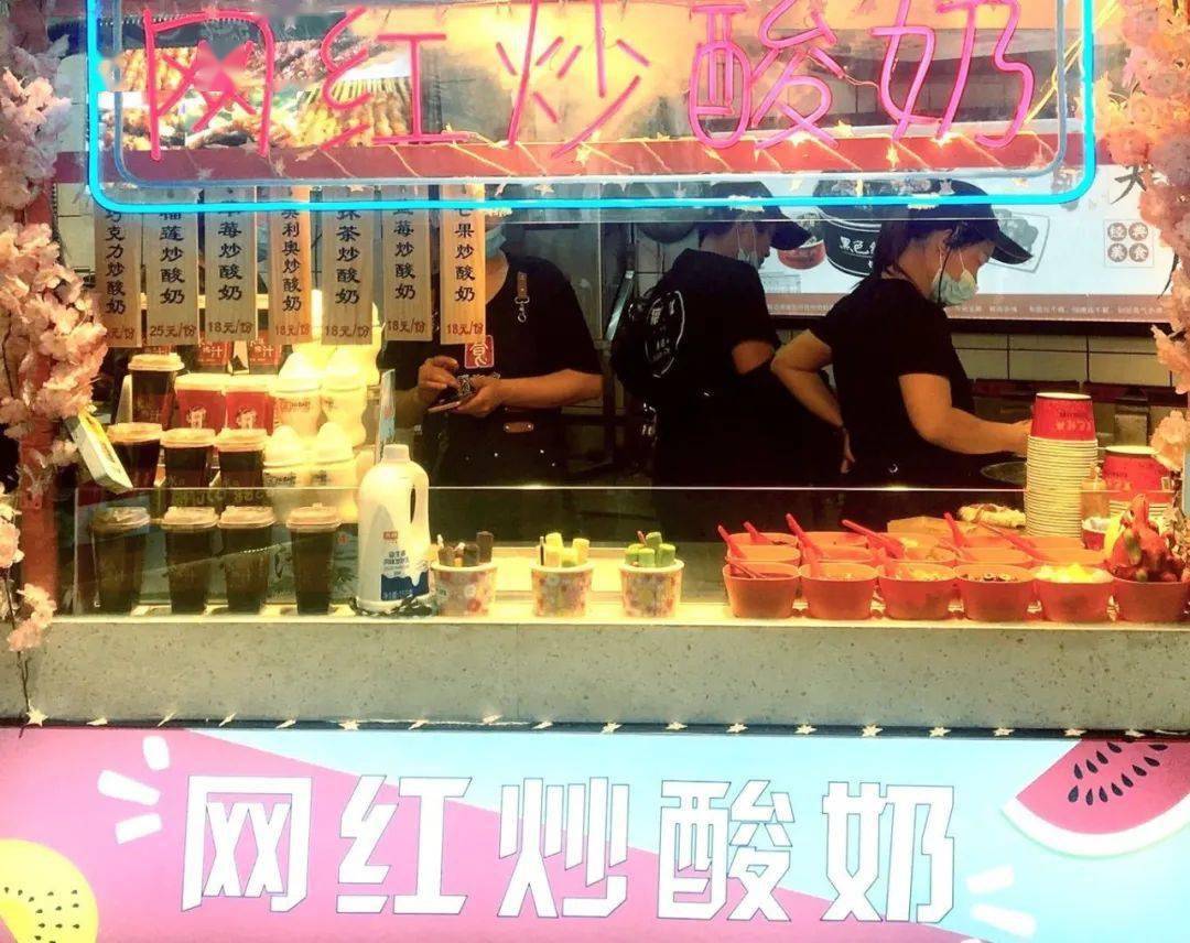 美食摆摊必选地!聚集各路网红美食c位,湖滨竟然藏着这样一条小吃街!