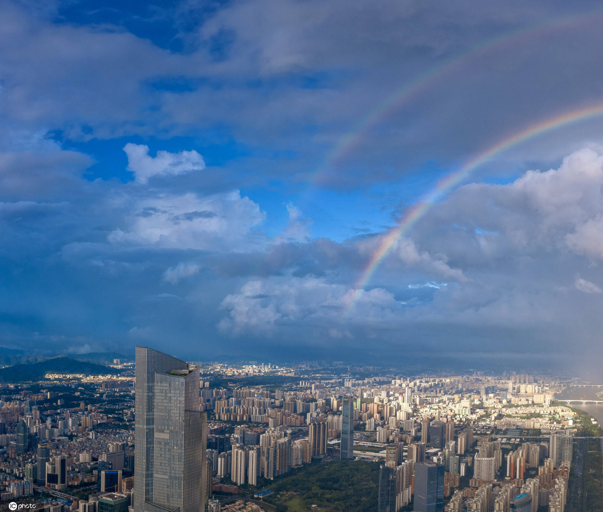 完美双彩虹亮相广州