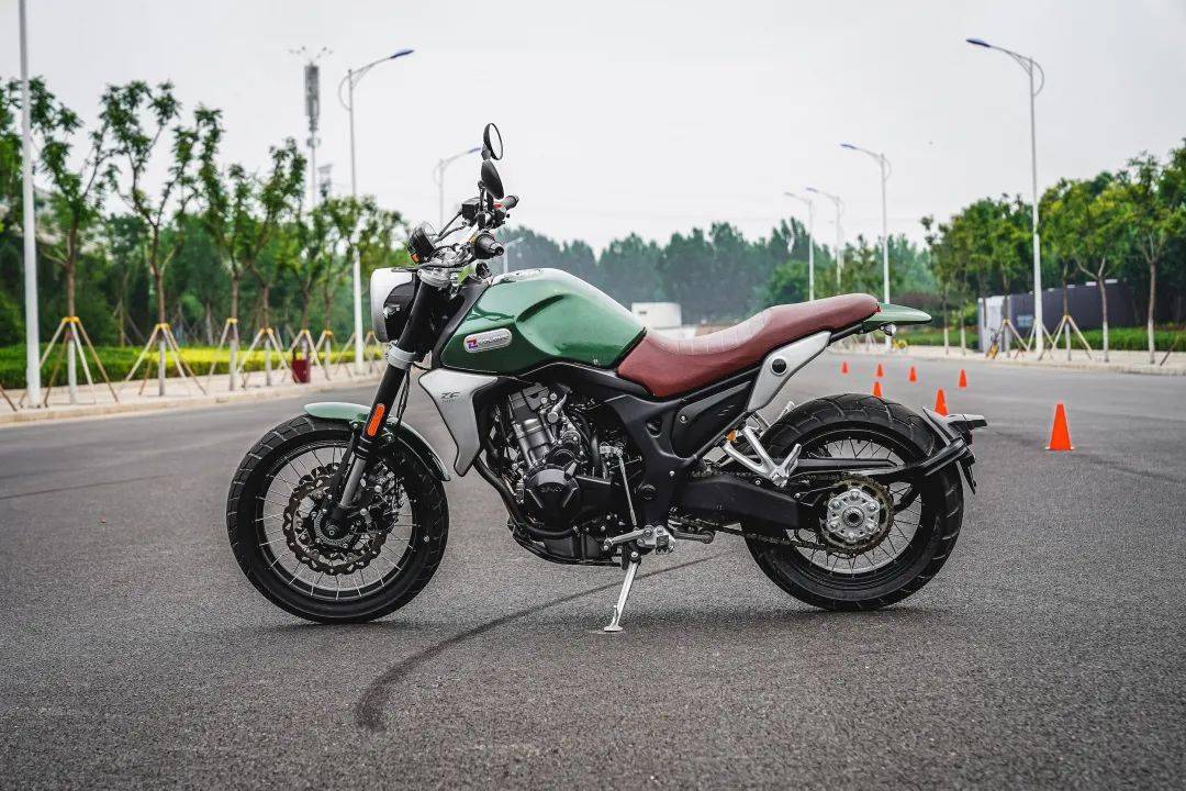 中国摩托车联合测评|复古的越野细节-凯越500f