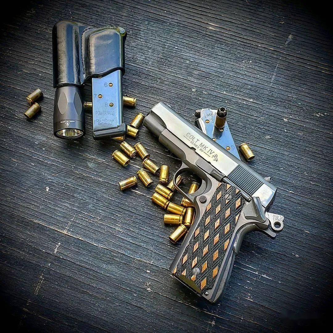 国外枪迷相册对1911有情结的朋友不要错过这个图集