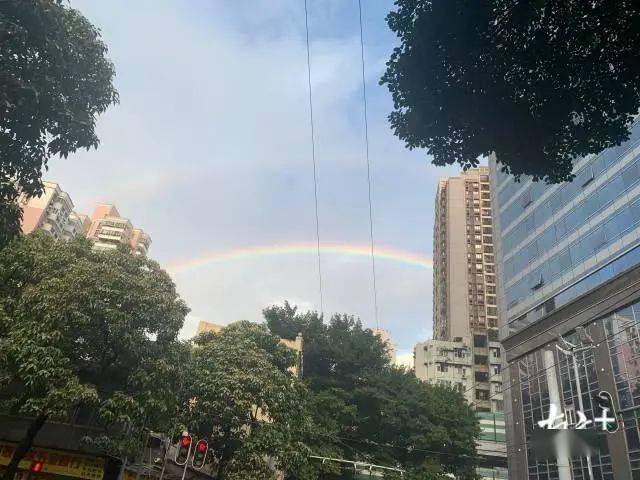 美爆了昨天双彩虹刷屏朋友圈你在哪里看到的双彩虹