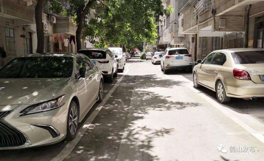 移车神器上阵沙坪城区新一轮车位划线顺利推进