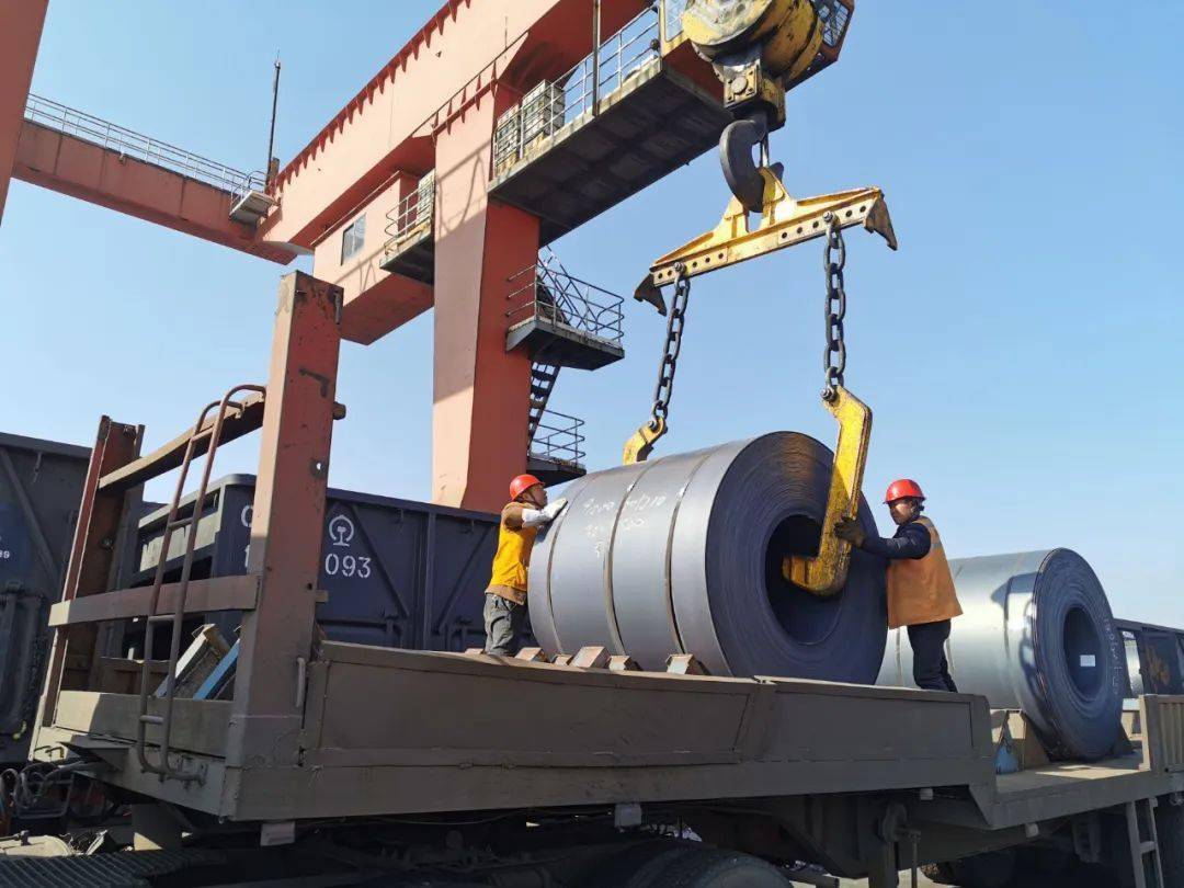 "铁杆"兄弟搭火车闯市场