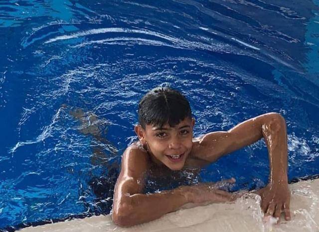 前些日子c罗经常晒和迷你罗一起训练的照片,若经常