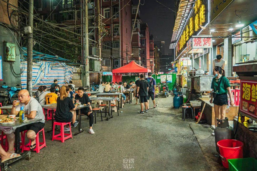 汉阳是宵夜荒漠玫瑰街第一个不服