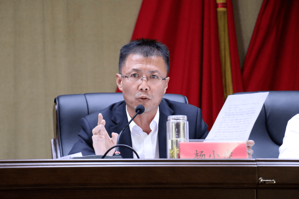 会上,杨小虎安排部署近期全区疫情防控工作;区委常委,组织部长刘鹏程