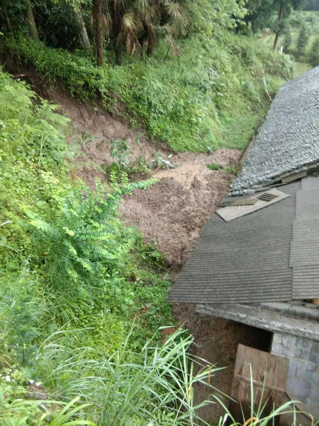 关注:咸丰这个村遭受强暴雨袭击,村民房屋受损严重!